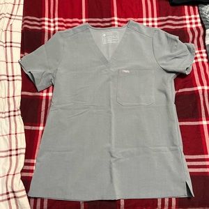 FIGS Catarina One Pocket Scrub Top in Space Grey